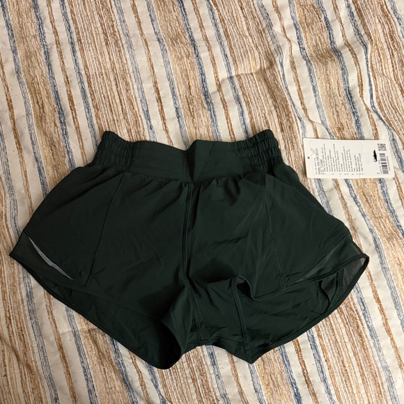 Lululemon LEGACY GREEN HIGH RISE HOTTY HOTS 2.5” lined* - Picture 3 of 7